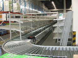 如何解決皮帶式輸送機(jī)的撒料問(wèn)題