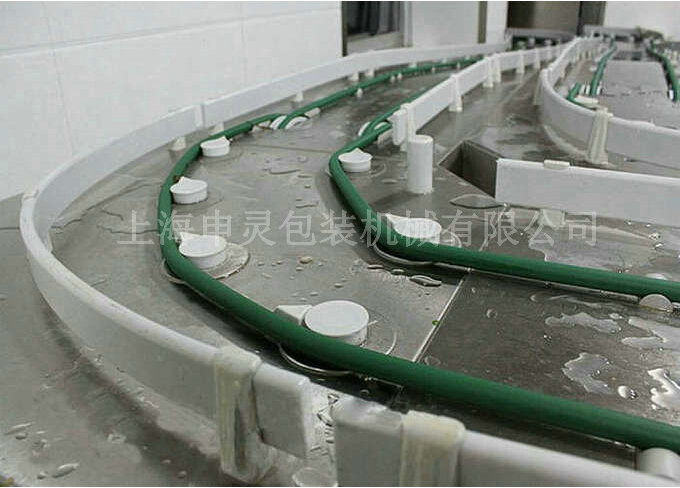 餐盤回收線是傳統(tǒng)皮帶式輸送機(jī)的升級